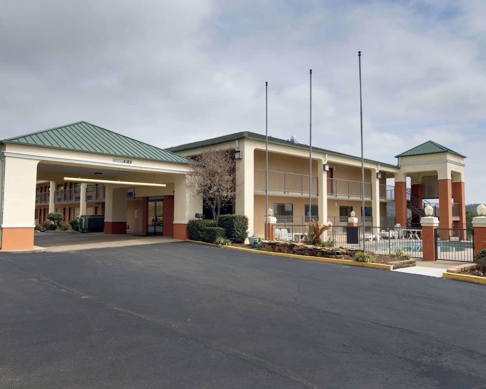 Quality Inn & Suites Clarksville — hotel in Clarksville, Arkansas