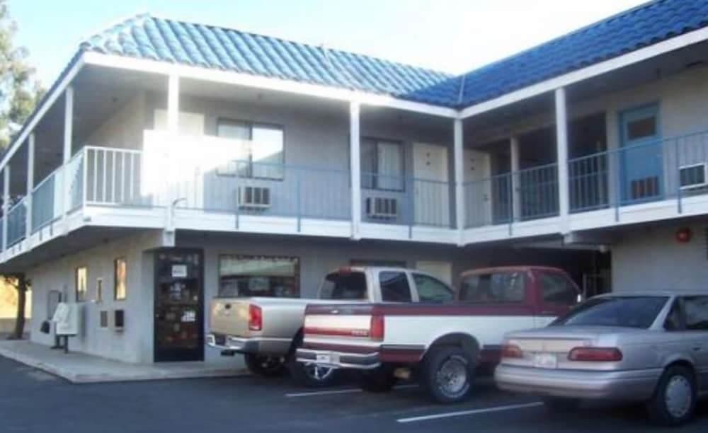 Circle Inn Motel gallery photo in Jurupa Valley, CA — image 20