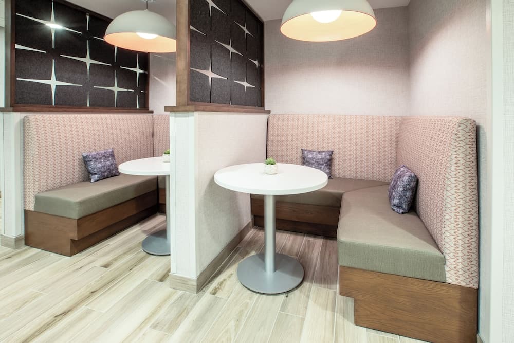 Hampton Inn & Suites La Grande, Or interior in La Grande, OR — gallery photo 2