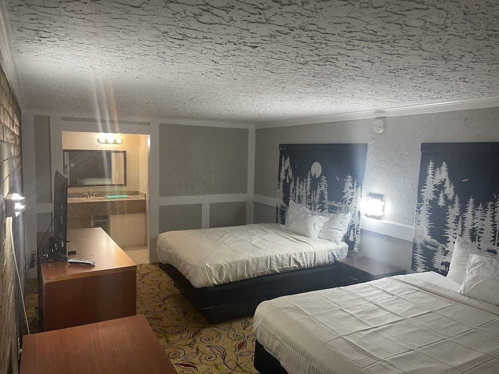 Stratford House Inn Branson property views in Branson, MO — gallery photo 3