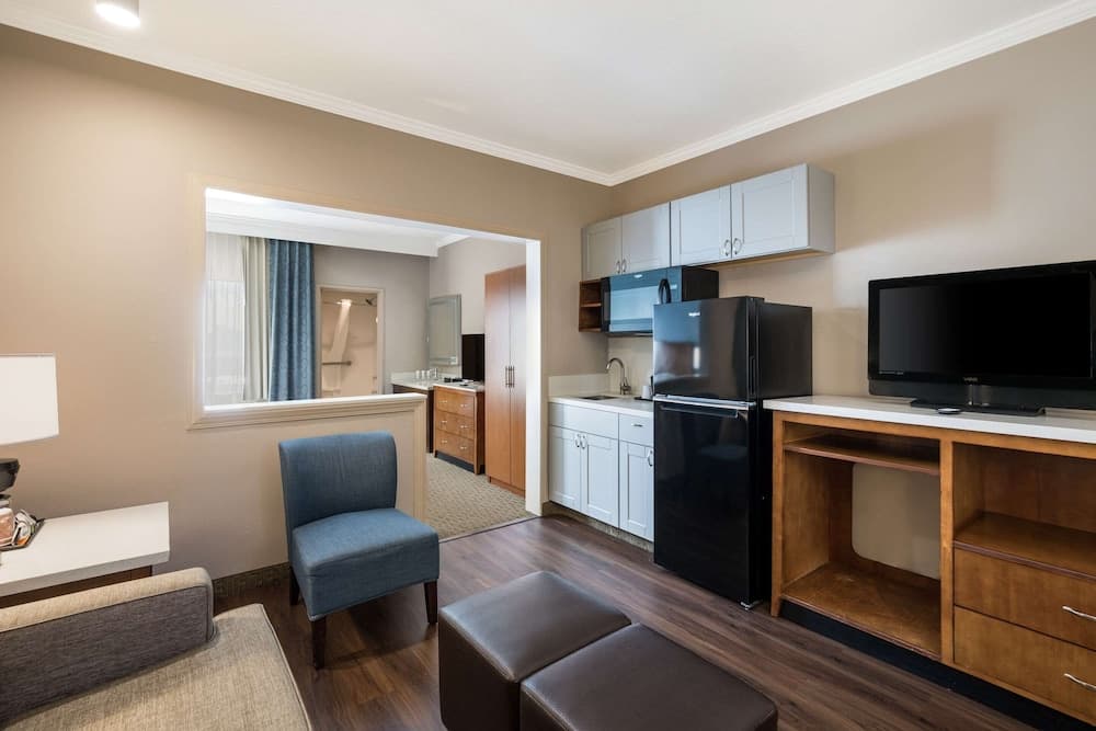 MainStay Suites John Wayne Airport by Choice Hotels gallery photo in Santa Ana, CA — image 49