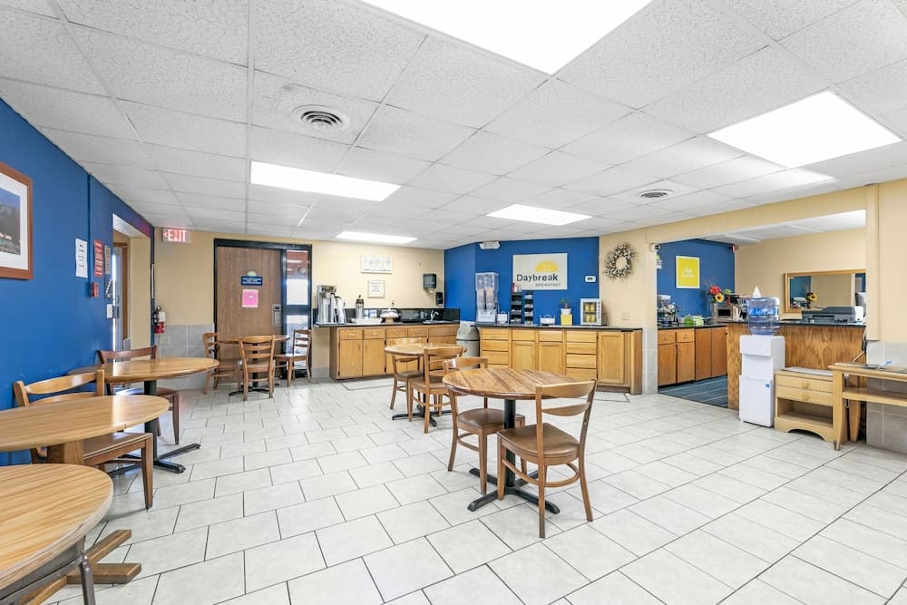 Relax Inn property views in Alexandria, MN — gallery photo 3
