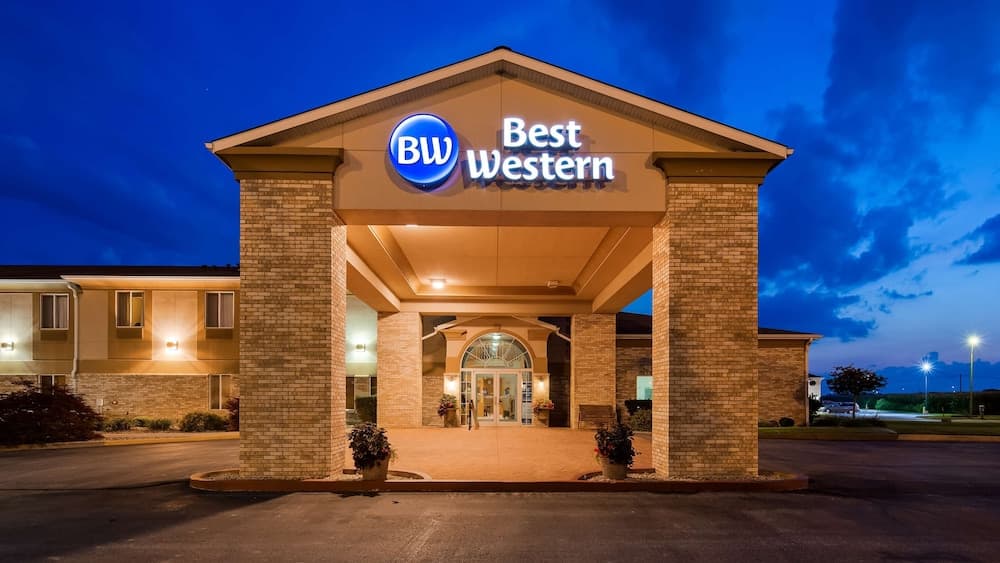 Best Western Wapakoneta Inn featured exterior or lobby in Wapakoneta, OH — similar hotel