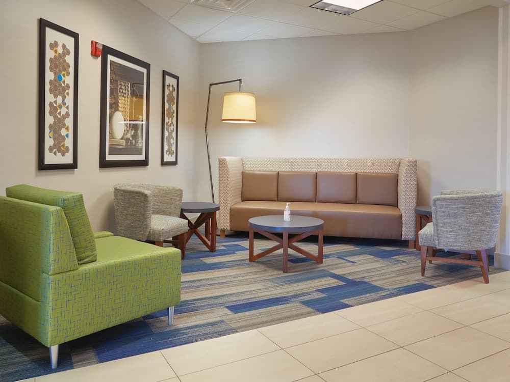 Holiday Inn Express & Suites Akron Regional Airport Area by IHG gallery photo in Akron, OH — image 46