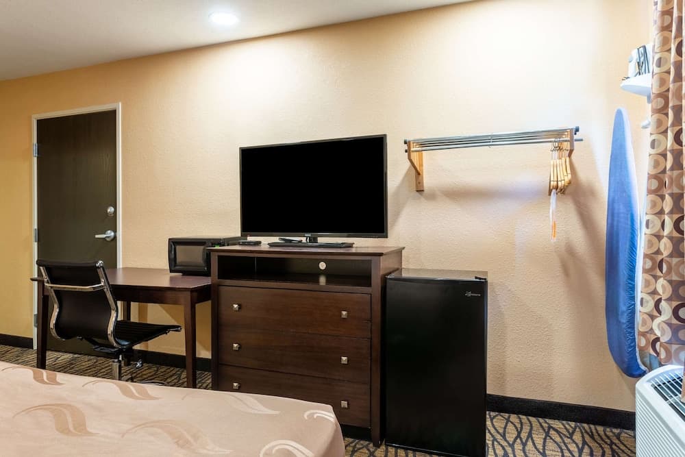 Quality Inn Lees Summit - Kansas City property views in Lee's Summit, MO — gallery photo 3