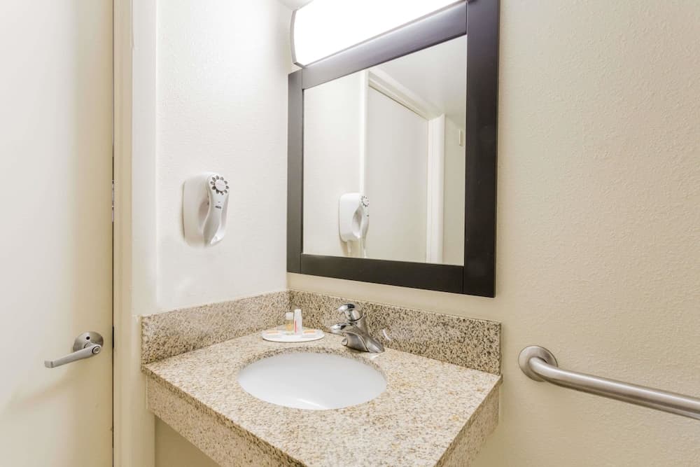 Days Inn by Wyndham Camp Springs/Andrews AFB DC Area property views in Suitland, MD — gallery photo 3