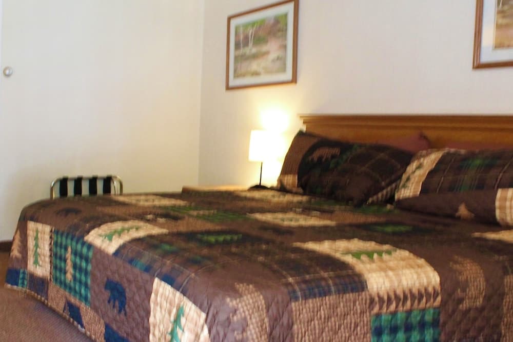 The Lake George Inn property views in Lake George — gallery photo 3