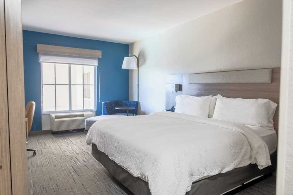 Holiday Inn Express & Suites Vicksburg by IHG property views in Vicksburg, MS — gallery photo 3