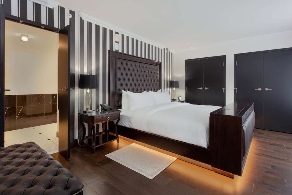 Hotel Retlaw, Trademark Collection by Wyndham interior in Fond du Lac, WI — gallery photo 2