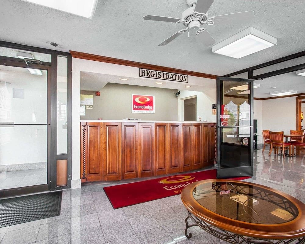 Econo Lodge Dyersburg I-155 interior in Dyersburg, TN — gallery photo 2