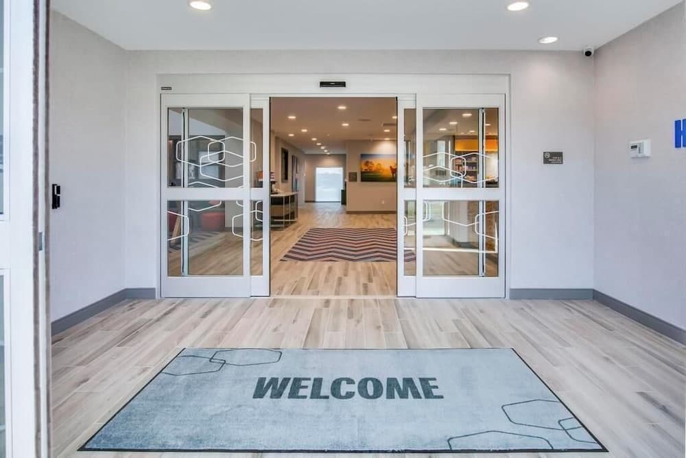 Hampton Inn & Suites By Hilton Louisville East Oxmoor interior in Louisville, KY — gallery photo 2