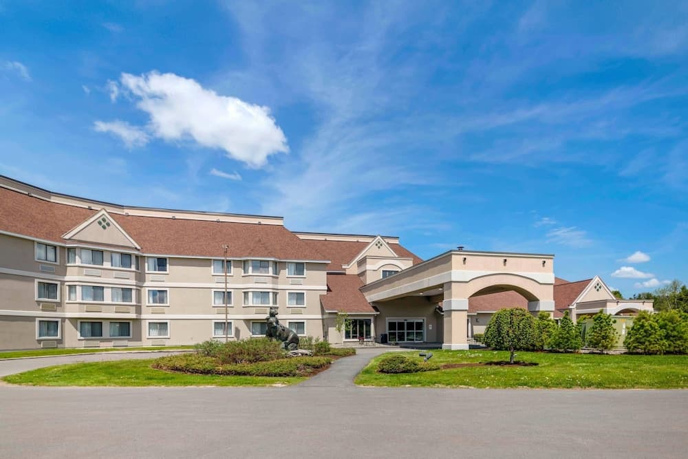 Black Bear Inn, an Ascend Collection Hotel featured exterior or lobby in Orono — similar hotel