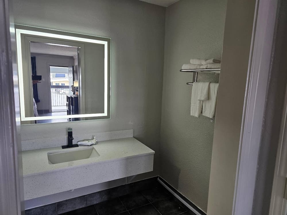 Quality Inn & Suites gallery photo in Metairie, LA — image 24