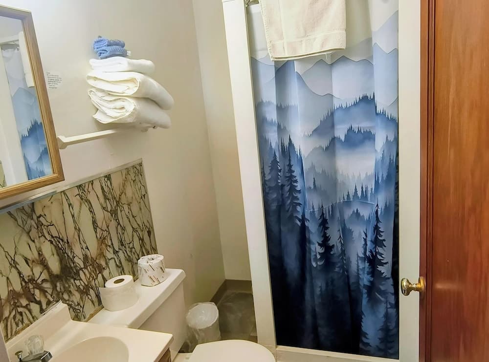 Big Sky Motel interior in Choteau, MT — gallery photo 2