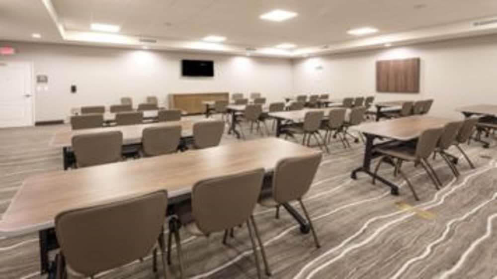 Staybridge Suites Dearborn MI by IHG gallery photo in Dearborn, MI — image 18