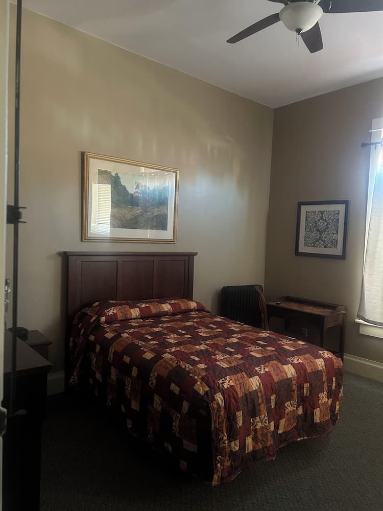 The Franklin hotel  and restaurant property views in Strawberry Point, IA — gallery photo 3
