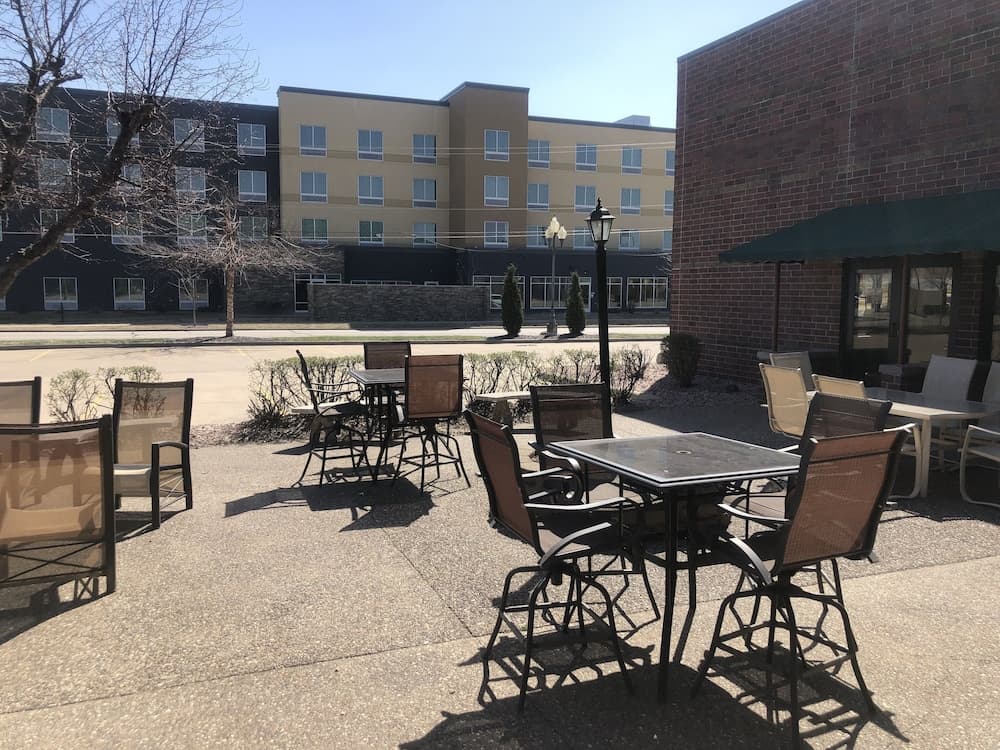 Express Suites Riverport Inn & Suites gallery photo in Winona, MN — image 32