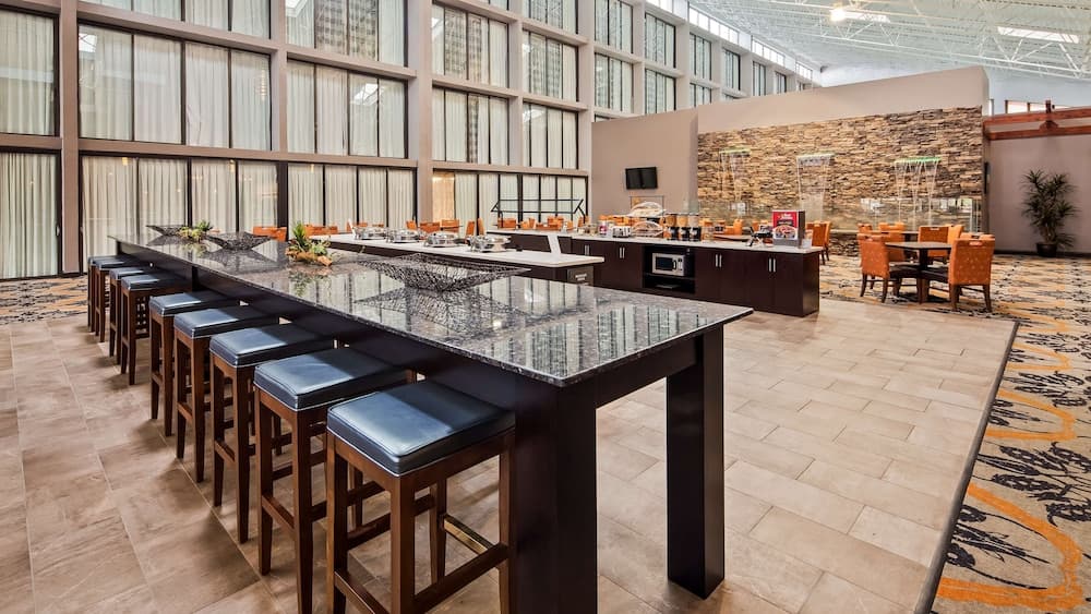 The Great Rivers, an Ascend Collection Hotel interior in Alton, IL — gallery photo 2