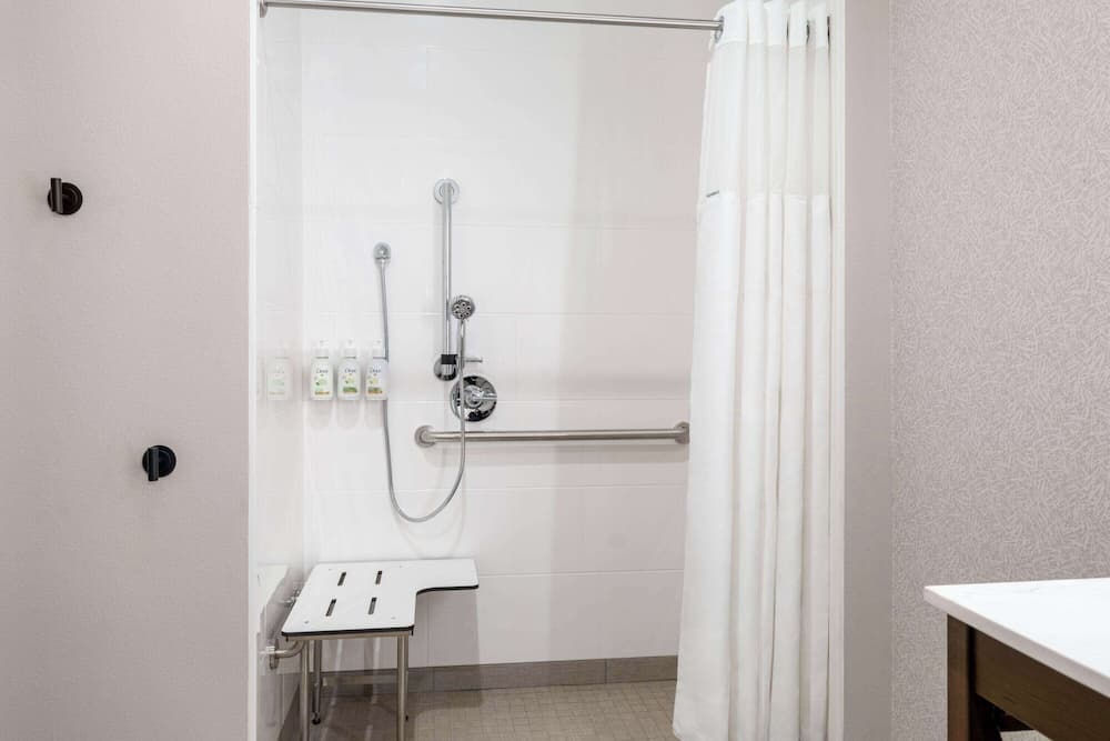 La Quinta Inn And Suites By Wyndham Lincoln gallery photo in Lincoln, CA — image 29