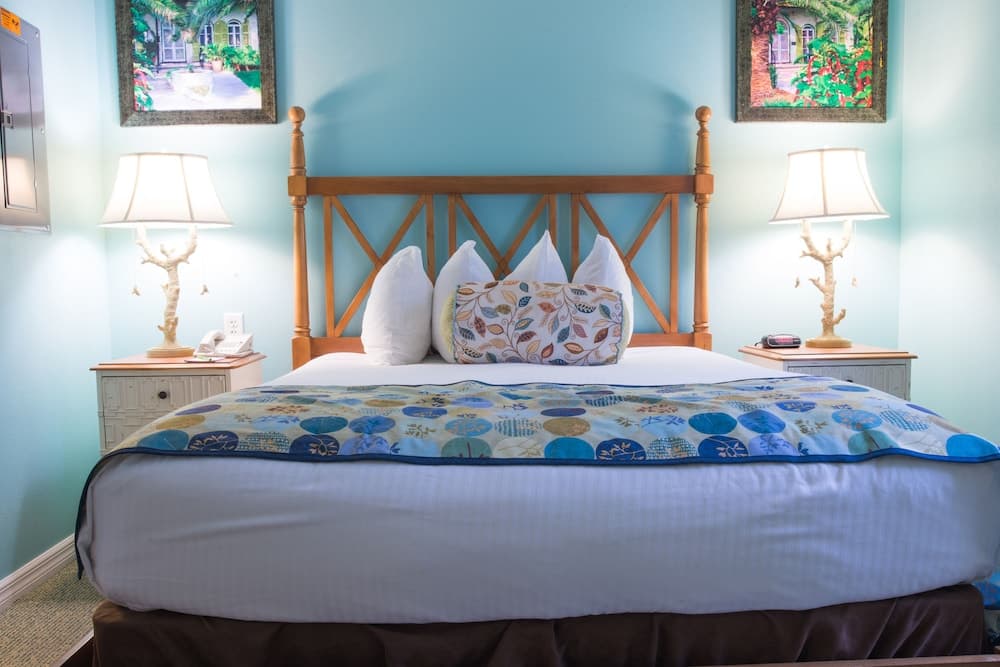 Barefoot Suites interior in Kissimmee, FL — gallery photo 2