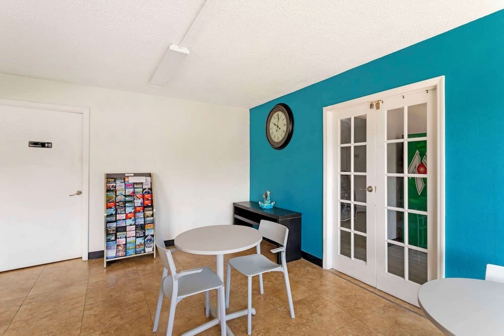 Rodeway Inn Orange Park - Jacksonville near Naval Air Station property views in Orange Park, FL — gallery photo 3