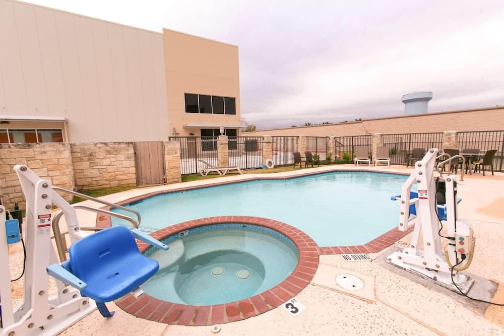 Comfort Suites Austin NW Lakeline interior in Austin, TX — gallery photo 2