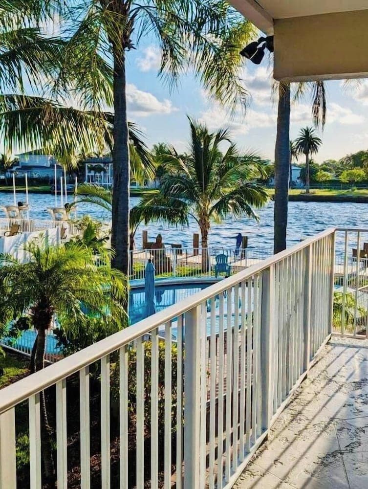 Seacrest Villas property views in Pompano Beach, FL — gallery photo 3