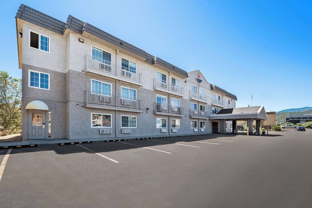 Comfort Inn Yreka I-5 featured exterior or lobby in Yreka, CA — similar hotel