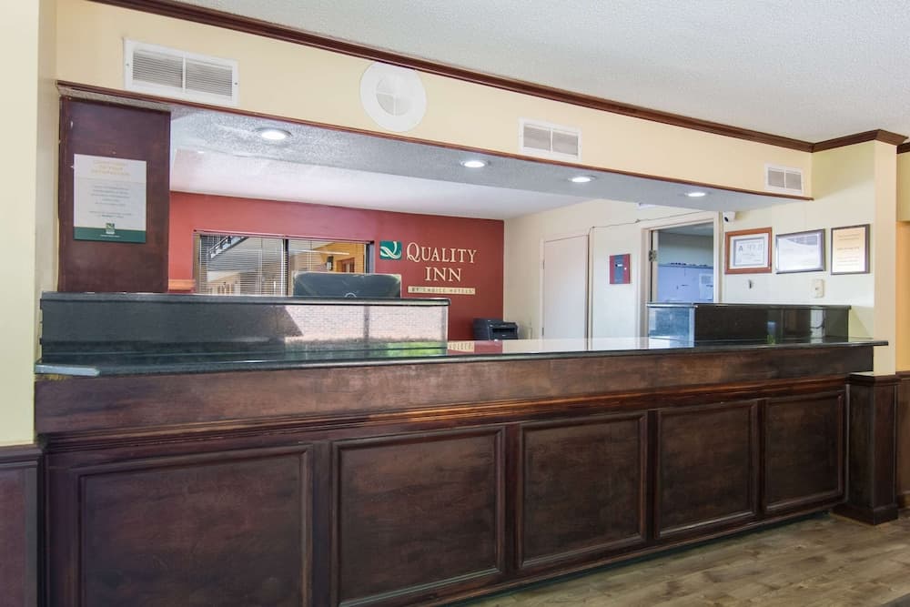 Quality Inn Kings Mountain interior in Kings Mountain, NC — gallery photo 2