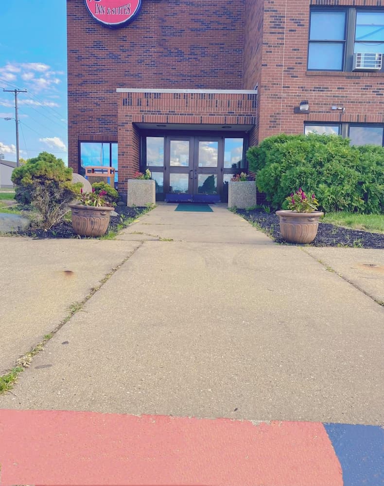 Illini Inn & Suites Hotel - Rantoul/Gifford/Champaign/Urbana featured exterior or lobby in Rantoul, IL — similar hotel