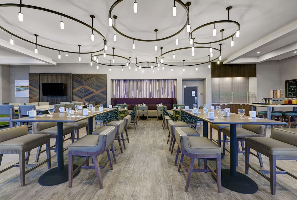 Hilton Garden Inn Manassas interior in Manassas, VA — gallery photo 2