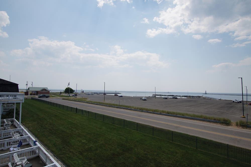 Snyder's Shoreline Inn property views in Ludington, MI — gallery photo 3