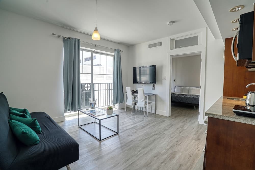 Private Apartment at the Congress property views in Miami Beach, FL — gallery photo 3