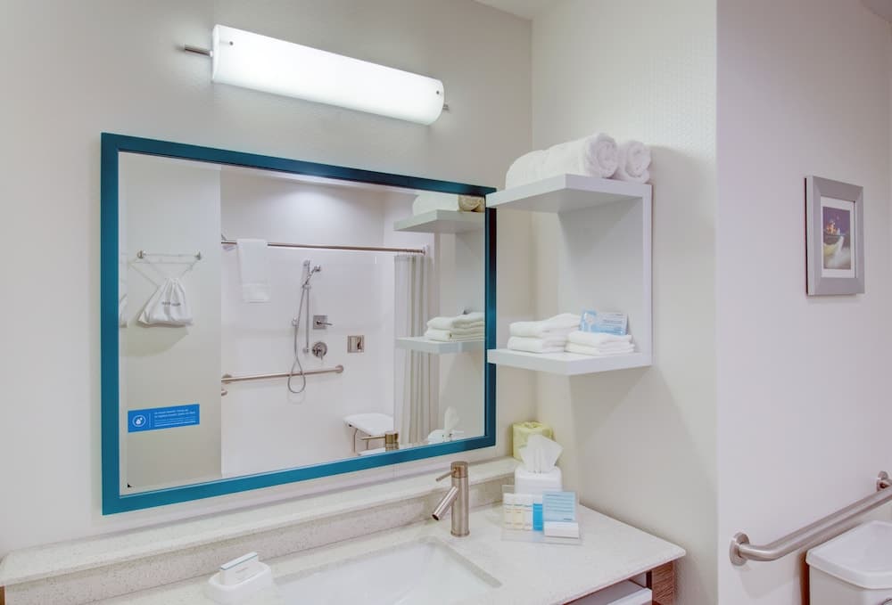 Hampton Inn & Suites Boston/Stoughton gallery photo in Stoughton — image 13