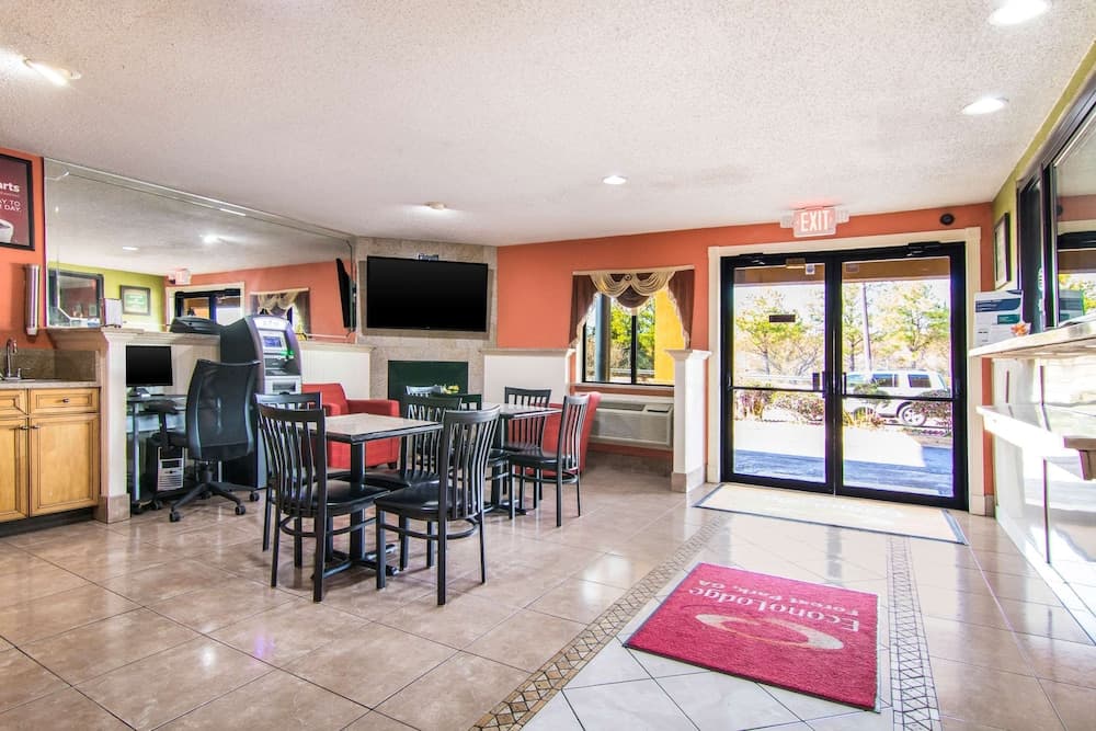 Econo Lodge Atlanta Airport East interior in Forest Park, GA — gallery photo 2
