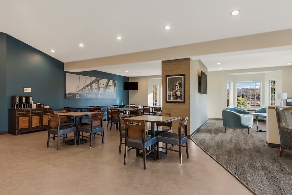 SureStay Plus Hotel by Best Western Highland Poughkeepsie gallery photo in Highland, NY — image 20