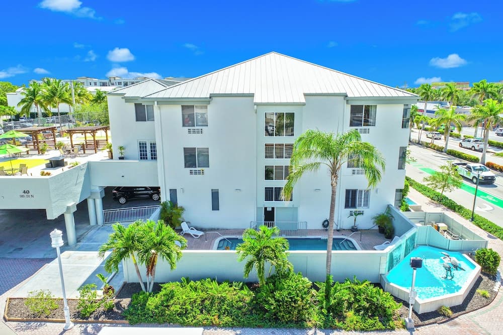 Naples Park Central Hotel gallery photo in Naples, FL — image 30