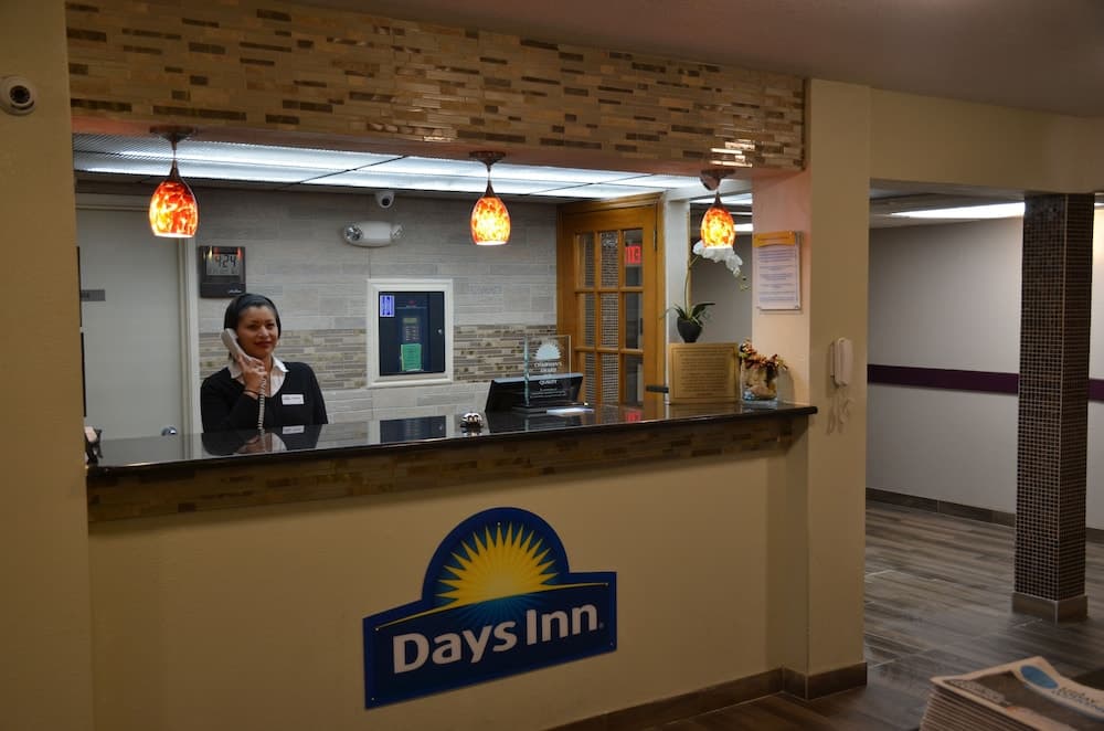 Days Inn by Wyndham Southern Hills/ORU interior in Tulsa, OK — gallery photo 2