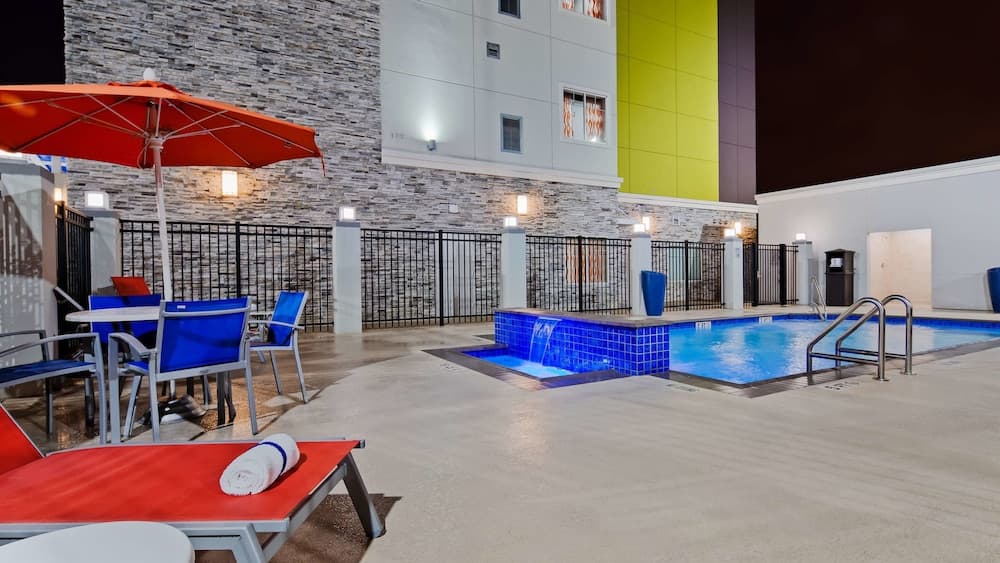 Holiday Inn Express And Suites Pasadena Houston Southeast by IHG property views in Pasadena, TX — gallery photo 3