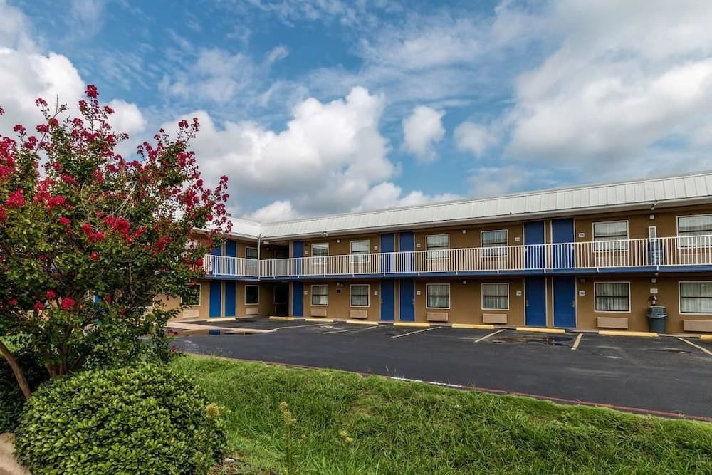 Econo Lodge Mineral Wells property views in Mineral Wells, TX — gallery photo 3