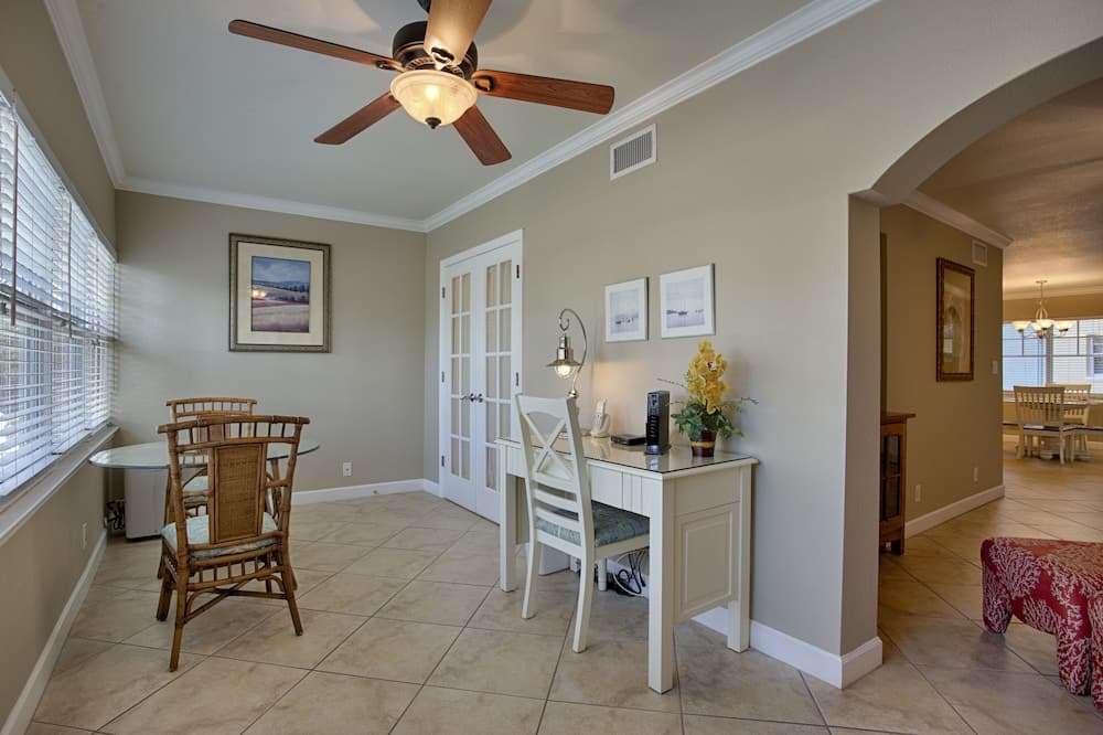 Barefoot Beach Resort interior in Indian Shores, FL — gallery photo 2