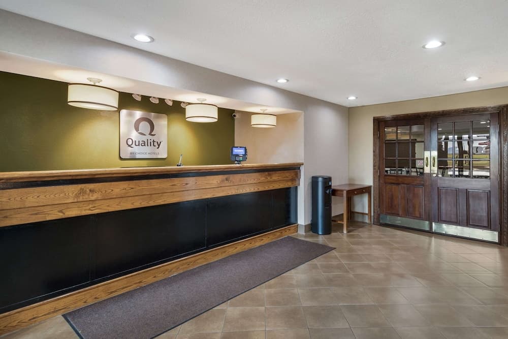 Quality Inn & Suites Garland - East Dallas interior in Garland, TX — gallery photo 2