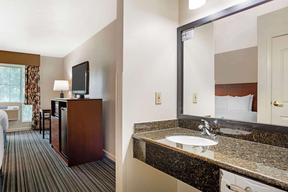 Best Western Clovis Cole gallery photo in Clovis, CA — image 25