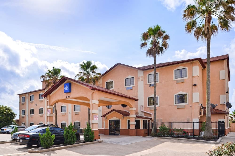 Americas Best Value Inn Houston at FM 1960 & I-45 featured exterior or lobby in Houston, TX — similar hotel