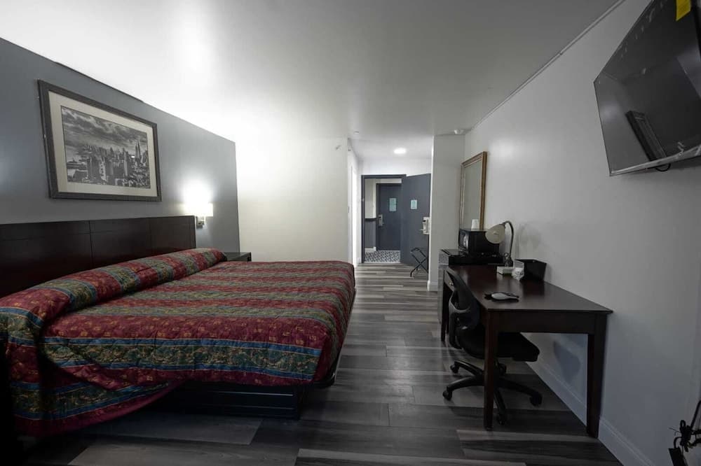 Greenwoods Inn & Suites featured exterior or lobby in Berlin, NJ — similar hotel