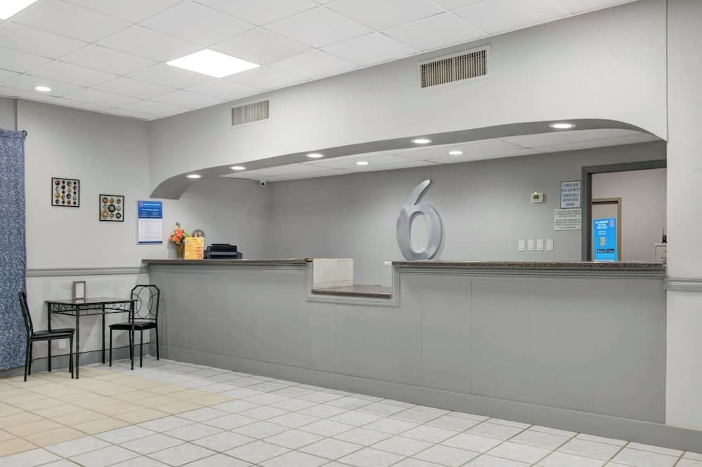 Motel 6 Chickasha, Ok interior in Chickasha, OK — gallery photo 2