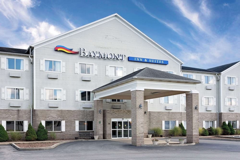 Baymont by Wyndham Lawrenceburg featured exterior or lobby in Lawrenceburg, IN — similar hotel