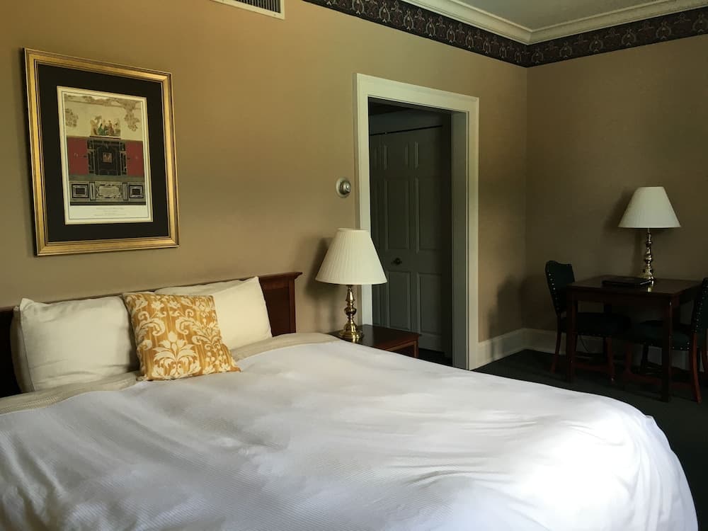 Bertram Inn at Glenmoor property views in Canton, OH — gallery photo 3