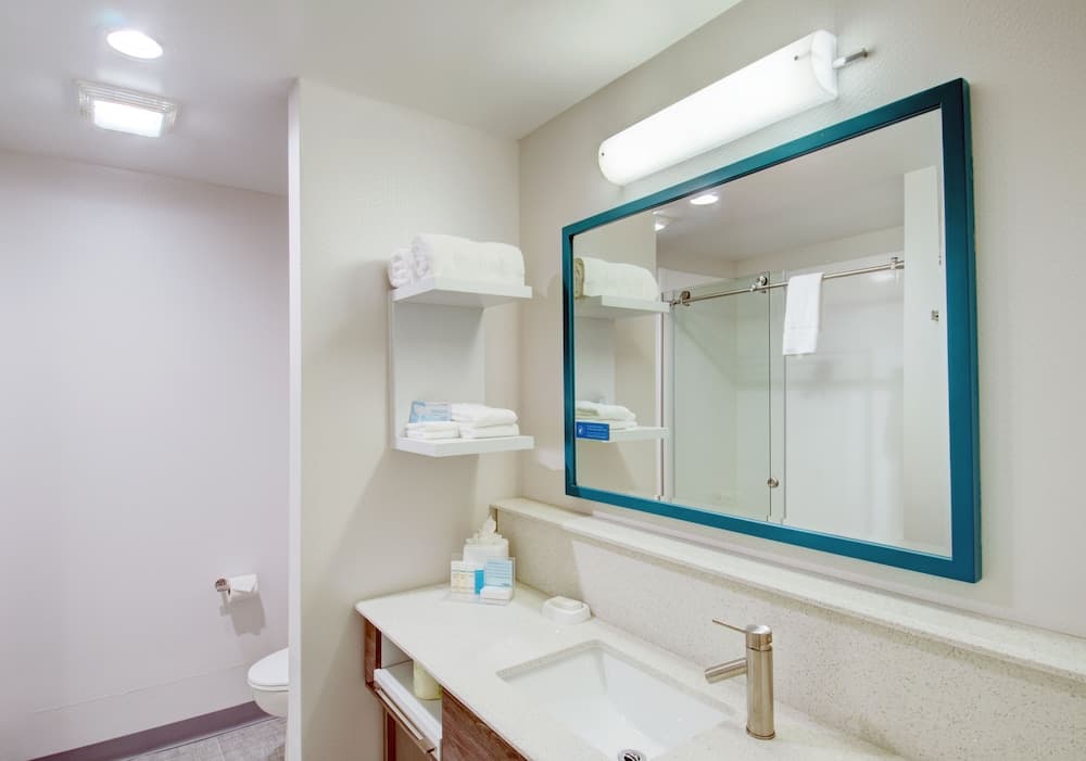 Hampton Inn & Suites Boston/Stoughton gallery photo in Stoughton — image 44