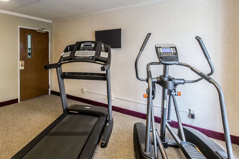Quality Inn & Suites Evansville North interior in Evansville, IN — gallery photo 2